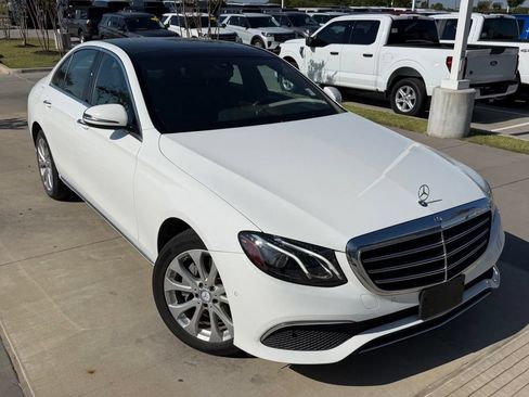 Used 2017 Mercedes-Benz E 300 4MATIC image 3