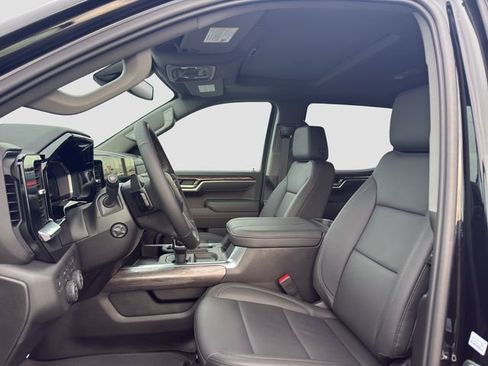 New 2026 Chevrolet Silverado 1500 LTZ w/ LTZ Premium Package AWD/4WD image 9