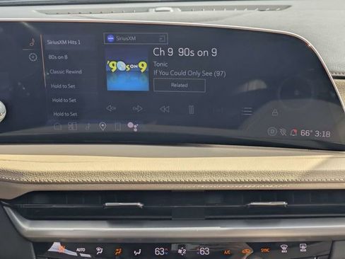 Used 2025 Cadillac XT4 Premium Luxury image 19