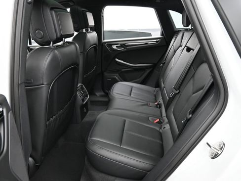 Certified 2026 Porsche Macan AWD/4WD image 25