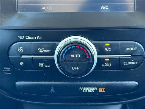 Used 2019 Kia Soul + image 18