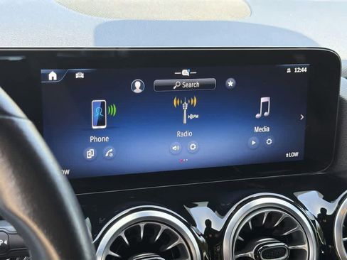 Used 2025 Mercedes-Benz GLA 250 4MATIC image 15