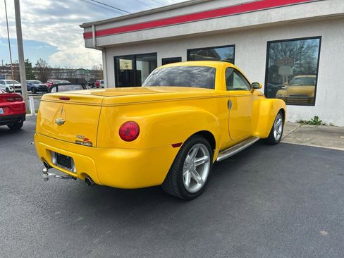 Used 2004 Chevrolet SSR Reg Cab 116.0 WB LS w/ Preferred Equipment Group image 5