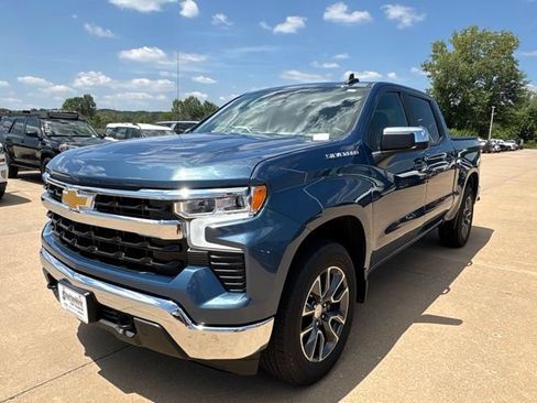 Used 2024 Chevrolet Silverado 1500 LT AWD/4WD image 8