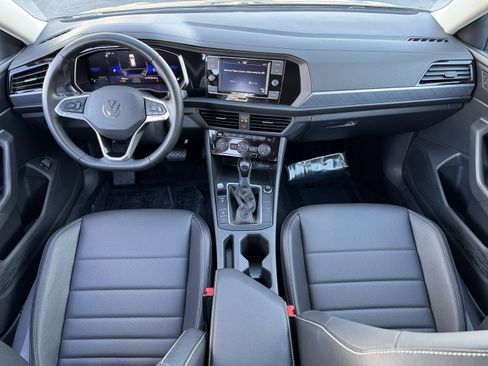 Certified 2024 Volkswagen Jetta SE w/ Panoramic Sunroof Package image 32