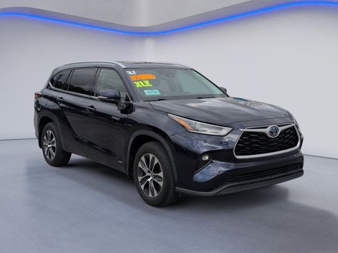 Used 2021 Toyota Highlander XLE image 6