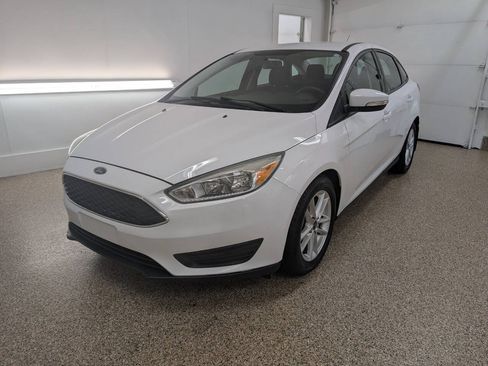 Used 2016 Ford Focus SE FWD image 2