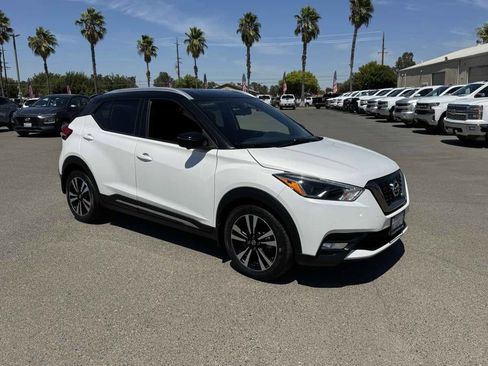 Used 2019 Nissan Kicks SR FWD image 12