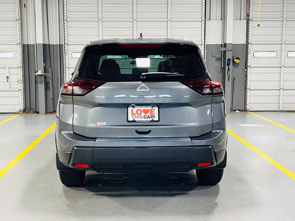 Used 2026 Nissan Rogue SV w/ SV Premium Package FWD image 17