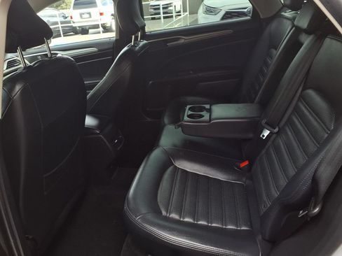 Used 2019 Ford Fusion SE FWD image 22