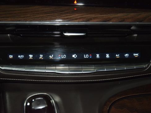 Used 2023 Cadillac Escalade ESV Sport Platinum w/ Heavy-Duty Trailer Package AWD/4WD image 34