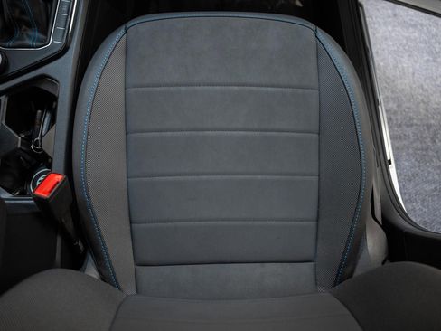 Used 2024 Volkswagen Taos SE AWD/4WD image 34