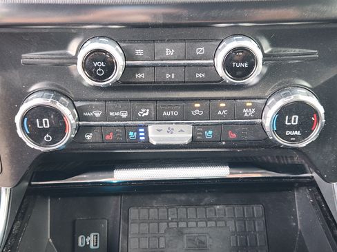 Used 2021 Ford F150 Platinum w/ Equipment Group 701A High AWD/4WD image 19