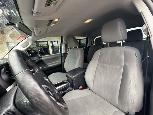 Used 2016 Toyota Tacoma SR5 w/ Towing Package image 9