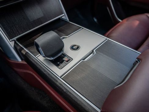 Used 2024 Land Rover Range Rover Autobiography image 13