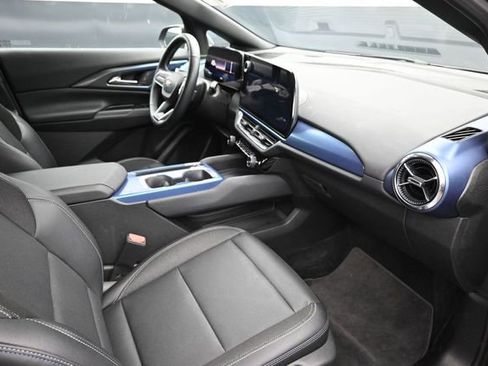 Used 2025 Chevrolet Equinox EV LT w/ Convenience Package FWD image 17