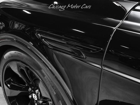 Used 2023 Bentley Bentayga Plug-In Hybrid image 40