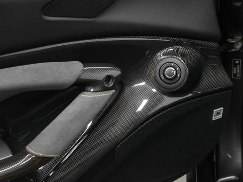 Certified 2022 Ferrari F8 Tributo RWD image 88