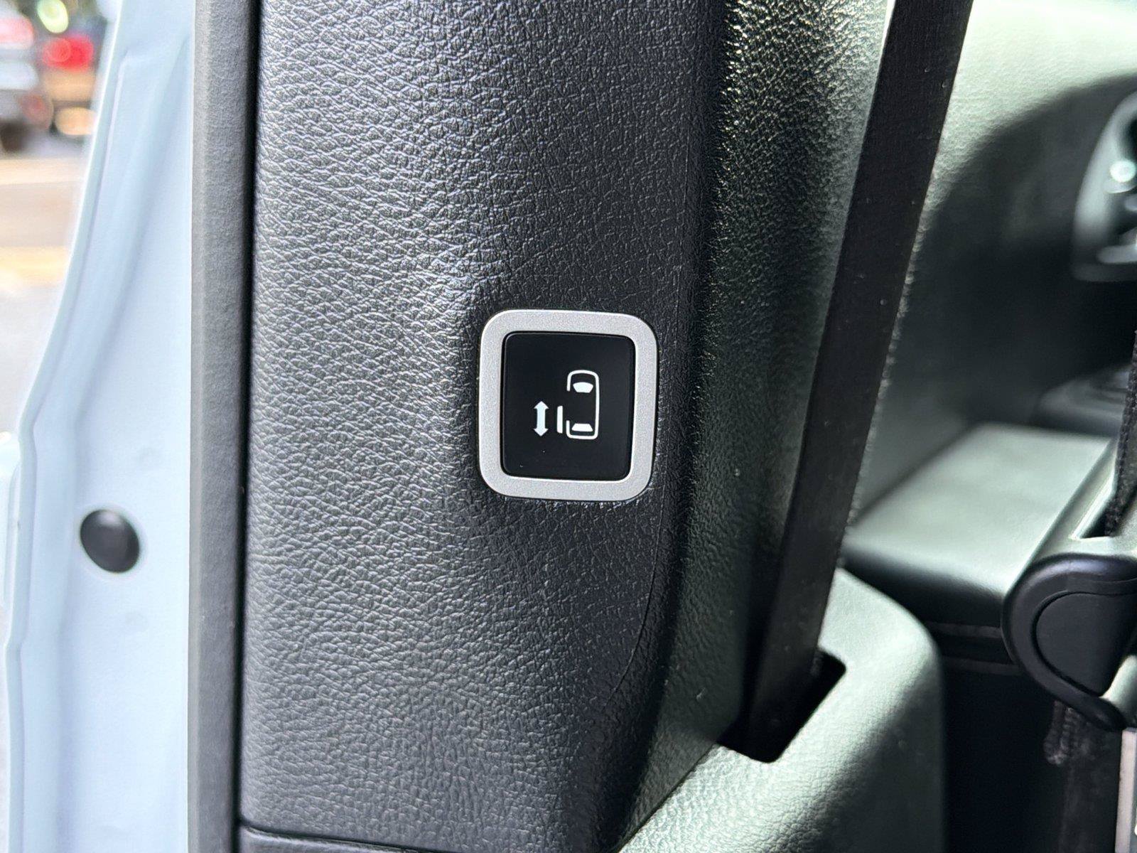 Used 2024 Chrysler Pacifica Limited FWD image 22