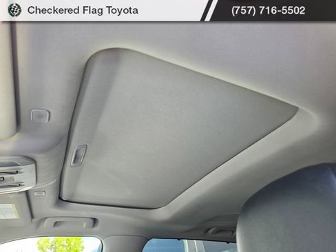 Used 2025 Toyota Highlander XLE image 9