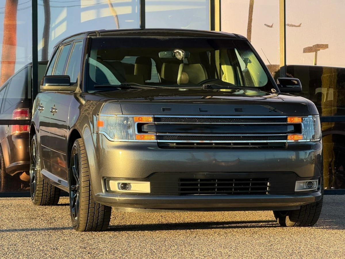 Used 2018 Ford Flex SEL w/ Equipment Group 202A FWD image 17