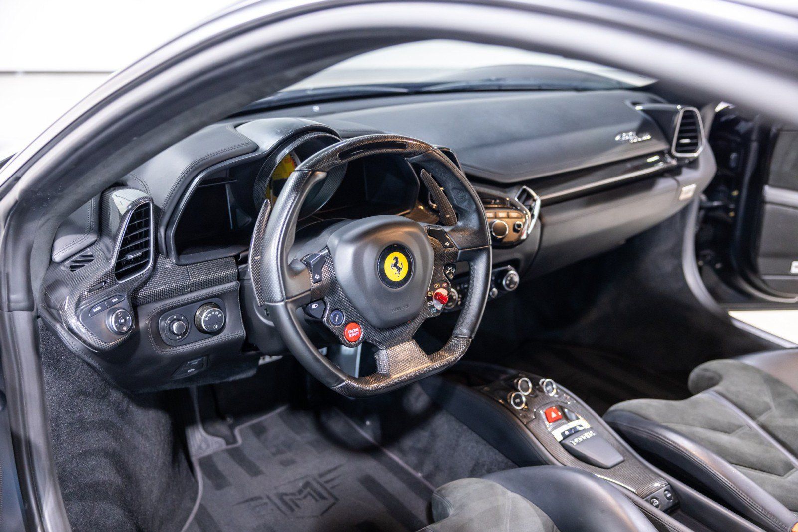 Used 2011 Ferrari 458 Italia Coupe RWD image 38