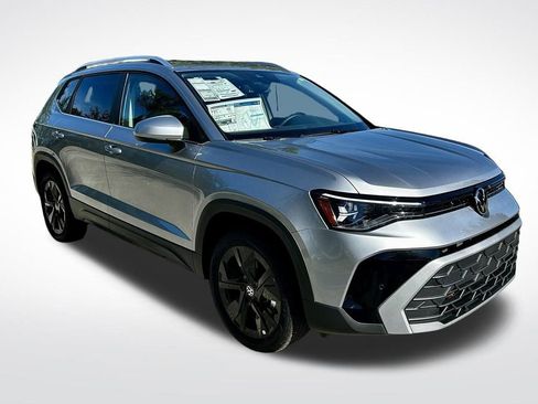 New 2026 Volkswagen Taos SE FWD image 3