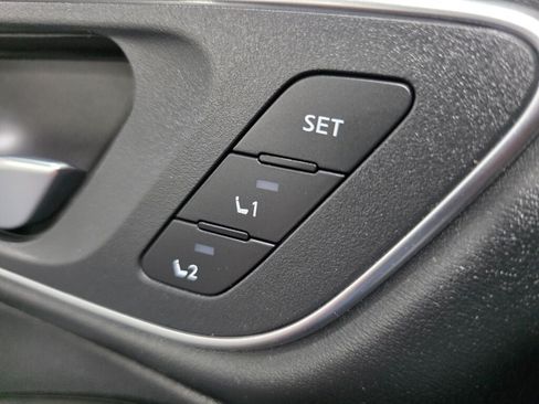 Used 2025 Nissan Rogue Platinum AWD/4WD image 16