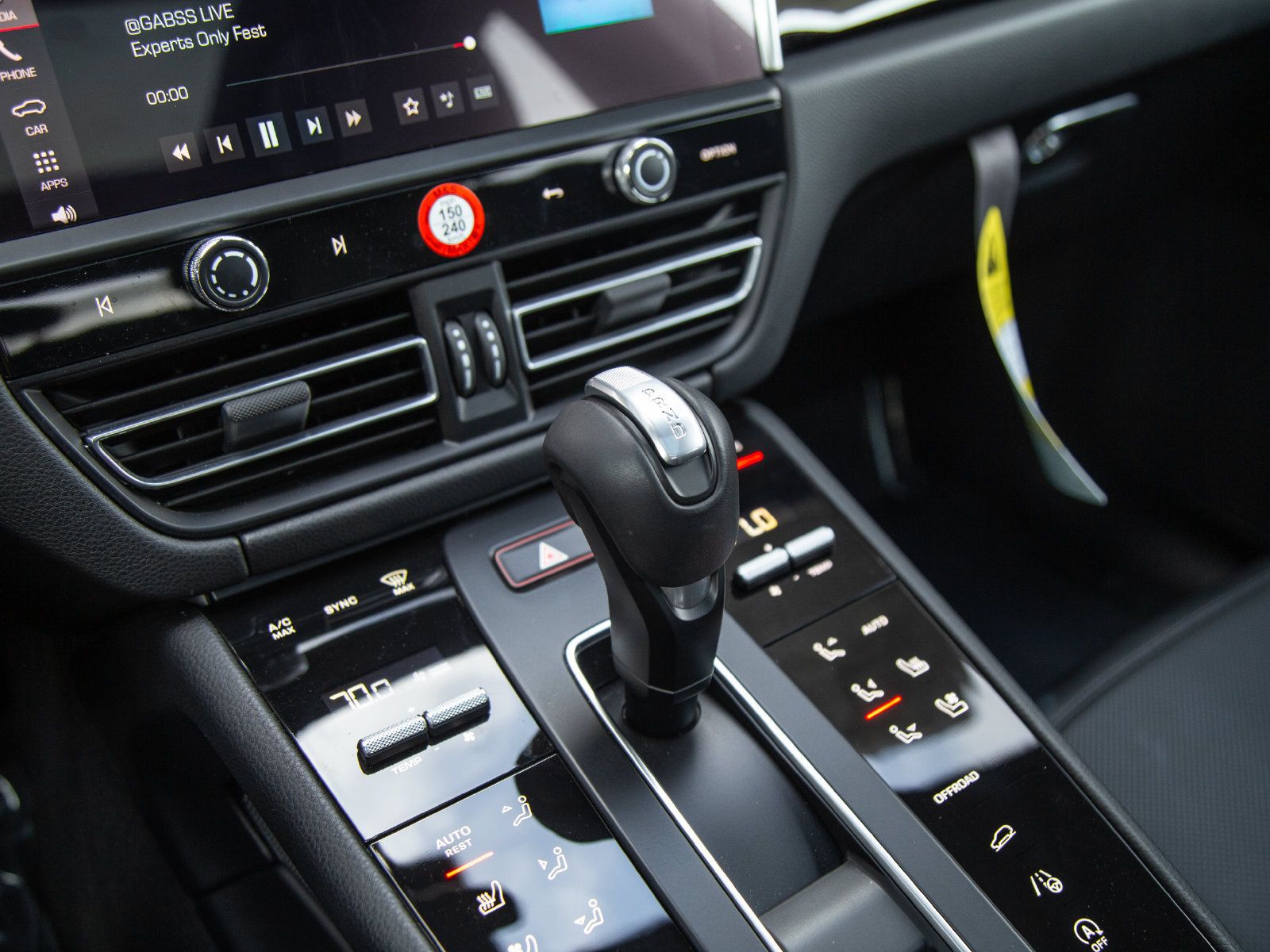 Certified 2026 Porsche Macan AWD/4WD image 22