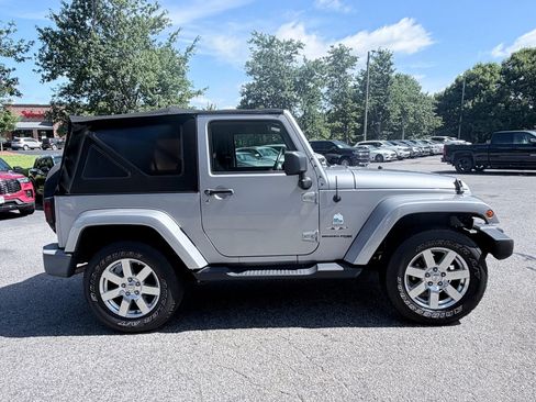 Used 2018 Jeep Wrangler Sahara w/ Dual Top Group AWD/4WD image 4