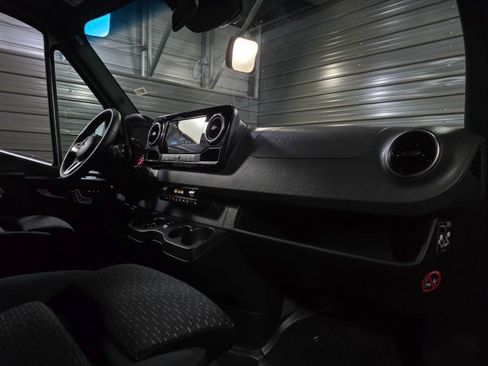 Used 2022 Mercedes-Benz Sprinter 3500 image 14