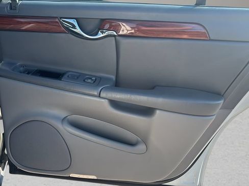 Used 2005 Cadillac De Ville w/ Equipment Group FWD image 11