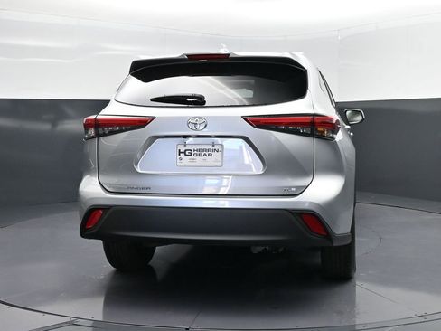 Used 2023 Toyota Highlander XLE image 7