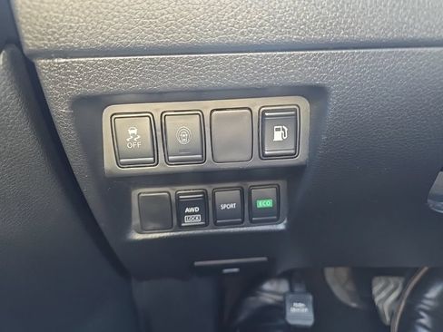 Used 2019 Nissan Rogue SV AWD/4WD image 13