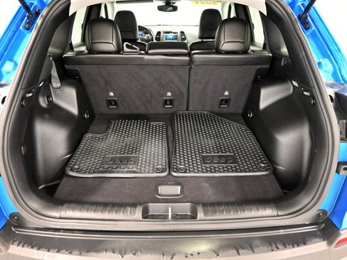 Used 2021 Jeep Cherokee Trailhawk AWD/4WD image 34