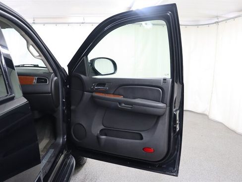 Used 2007 GMC Yukon SLT w/ SLT Preferred Equipment Group AWD/4WD image 24