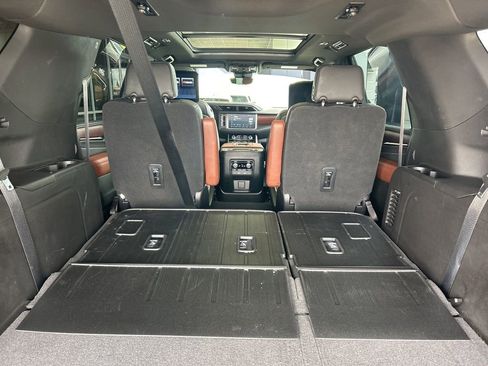 Used 2023 GMC Yukon XL Denali Ultimate AWD/4WD image 16
