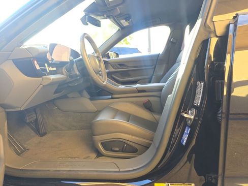 Used 2023 Porsche Taycan image 4