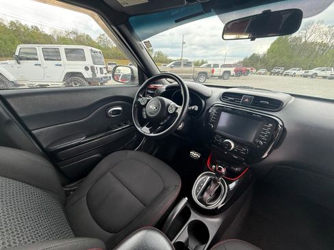 Used 2014 Kia Soul + image 7
