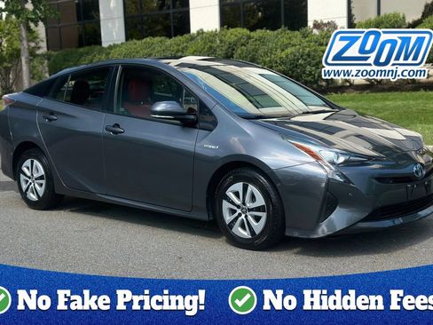 Used 2017 Toyota Prius Three FWD image 1