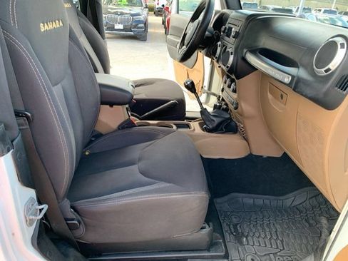 Used 2015 Jeep Wrangler Sahara w/ Connectivity Group AWD/4WD image 22