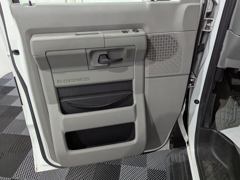 Used 2010 Ford E-350 and Econoline 350 XL RWD image 20