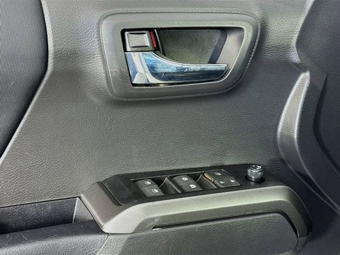 Used 2023 Toyota Tacoma TRD Off-Road image 19