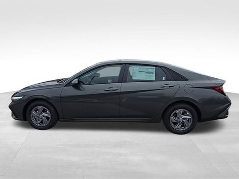 Used 2025 Hyundai Elantra SE FWD image 6
