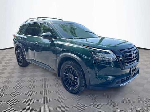 Used 2024 Nissan Pathfinder SL w/ Black Appearance Package AWD/4WD image 4