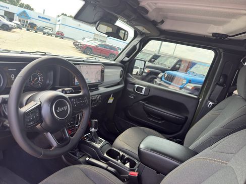 Used 2024 Jeep Wrangler Unlimited Sport AWD/4WD image 25