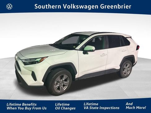 Used 2025 Toyota RAV4 XLE AWD/4WD image 1