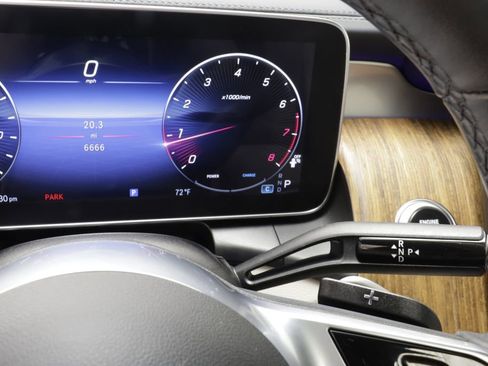 Used 2024 Mercedes-Benz GLC 300 4MATIC image 12