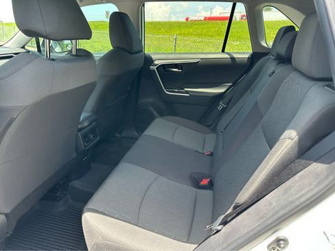 Used 2021 Toyota RAV4 XLE AWD/4WD image 13