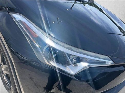 Used 2019 Toyota C-HR LE FWD image 30
